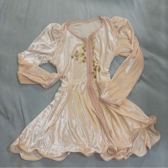 Elegant Velvet Dress with Gold Chain - Picture 9 of 9